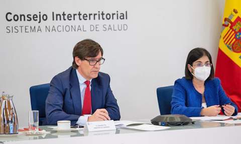 Los ministros Illa y Darias, ayer en rueda de prensa.