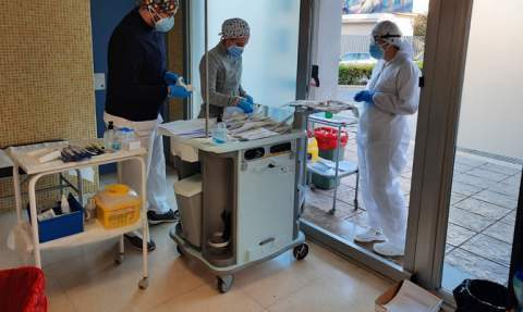 Pruebas de PCR en el centro de salud de Corea, en Gandia.
