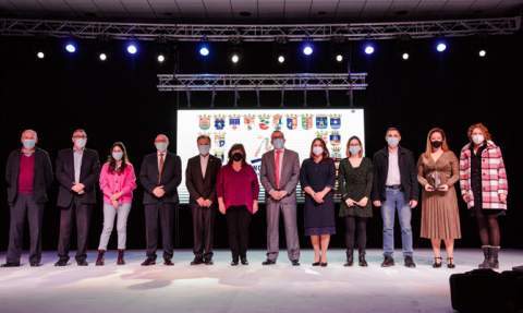 Representants dels premiats amb autoritats. Representants dels premiats amb autoritats.