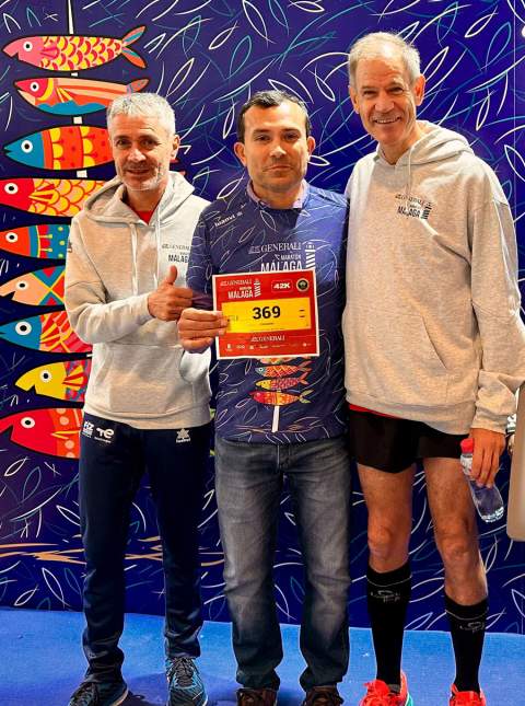 Fernando Robles con los maratonianos Martín Fiz y Abel Antón.