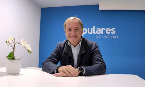 Moragues durant l'entrevista en la seu del PP de Gandia.