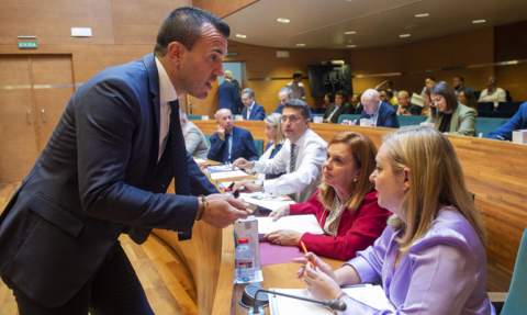 Mompó y ENguix en un pleno de la Diputación. Mompó y ENguix en un pleno de la Diputación.
