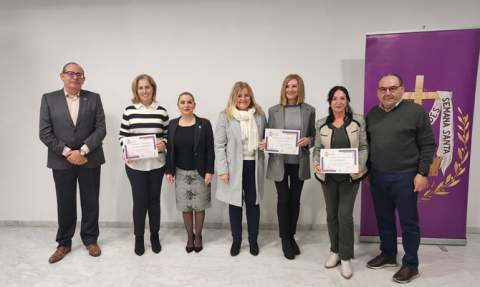 Los premiados con organizadores y concejales. Los premiados con organizadores y concejales.