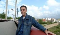 Antonio Rom&aacute;n, en la Passarela sobre el riu Serpis. / J.C.